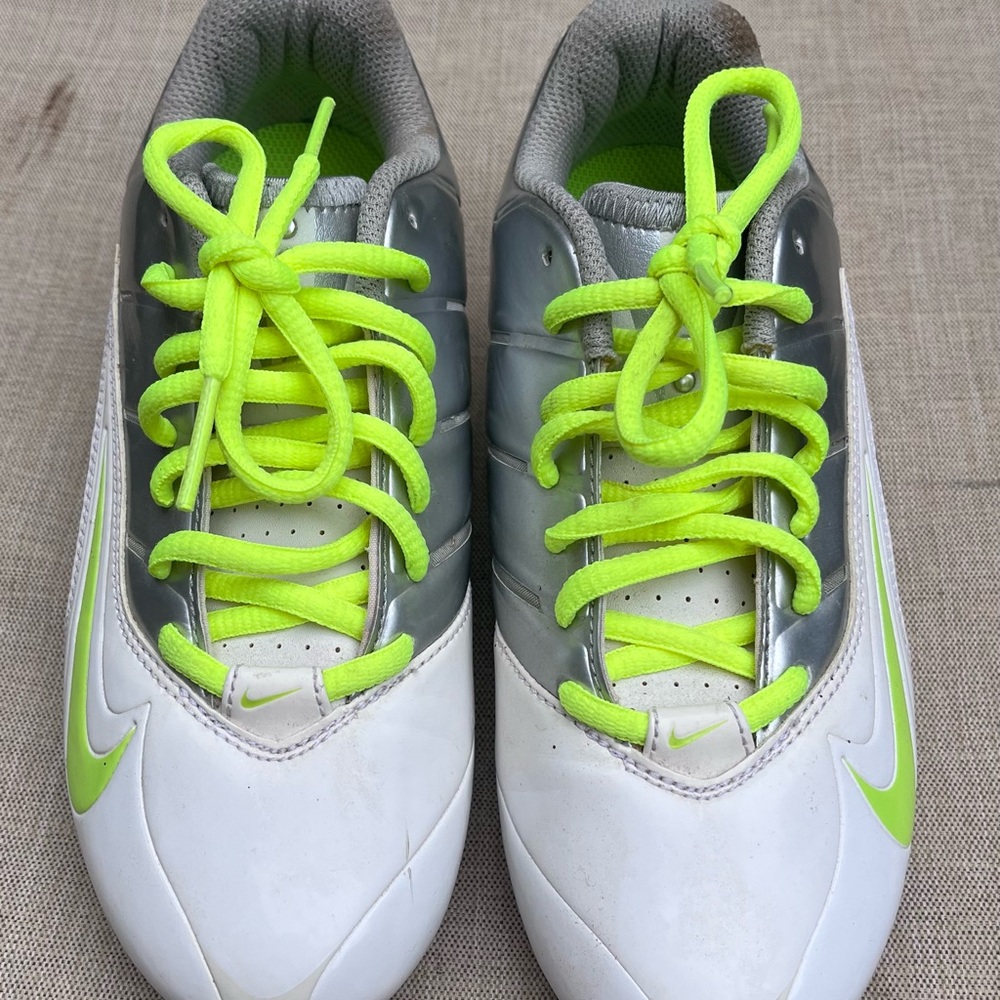 Nike girls lacrosse/soccer cleats size 6.5
